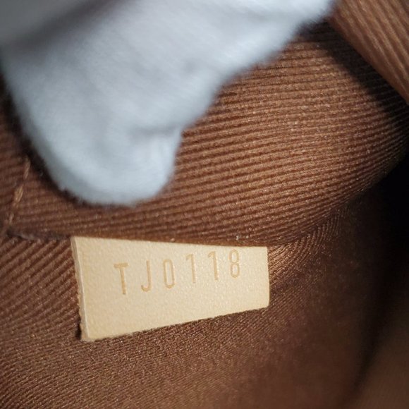 Auth Louis Vuitton Laptop/ Document Clucth Bag - Picture 9 of 16